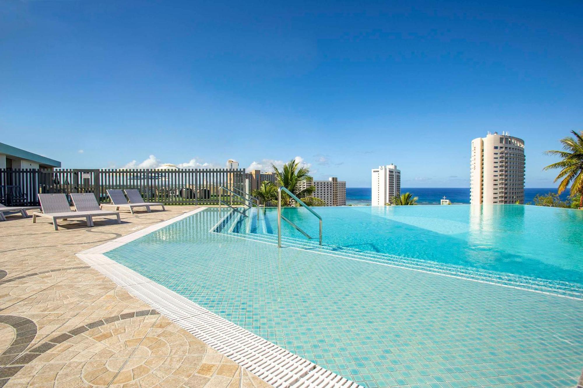 טומון The Bayview Hotel Guam מראה חיצוני תמונה