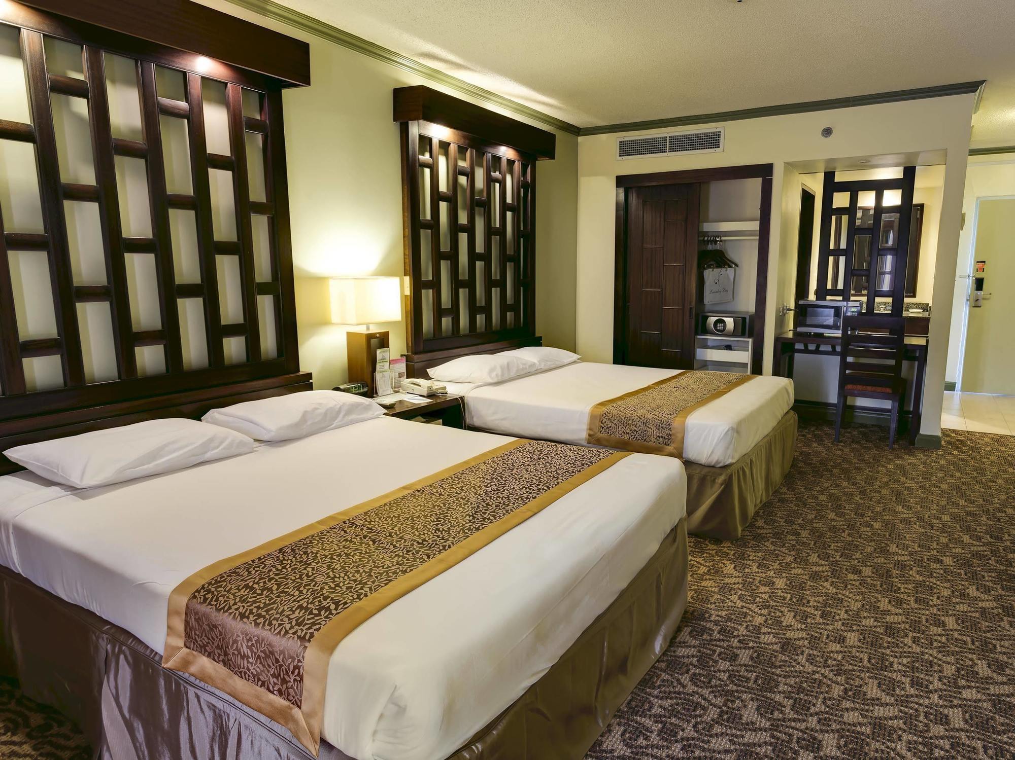 טומון The Bayview Hotel Guam מראה חיצוני תמונה